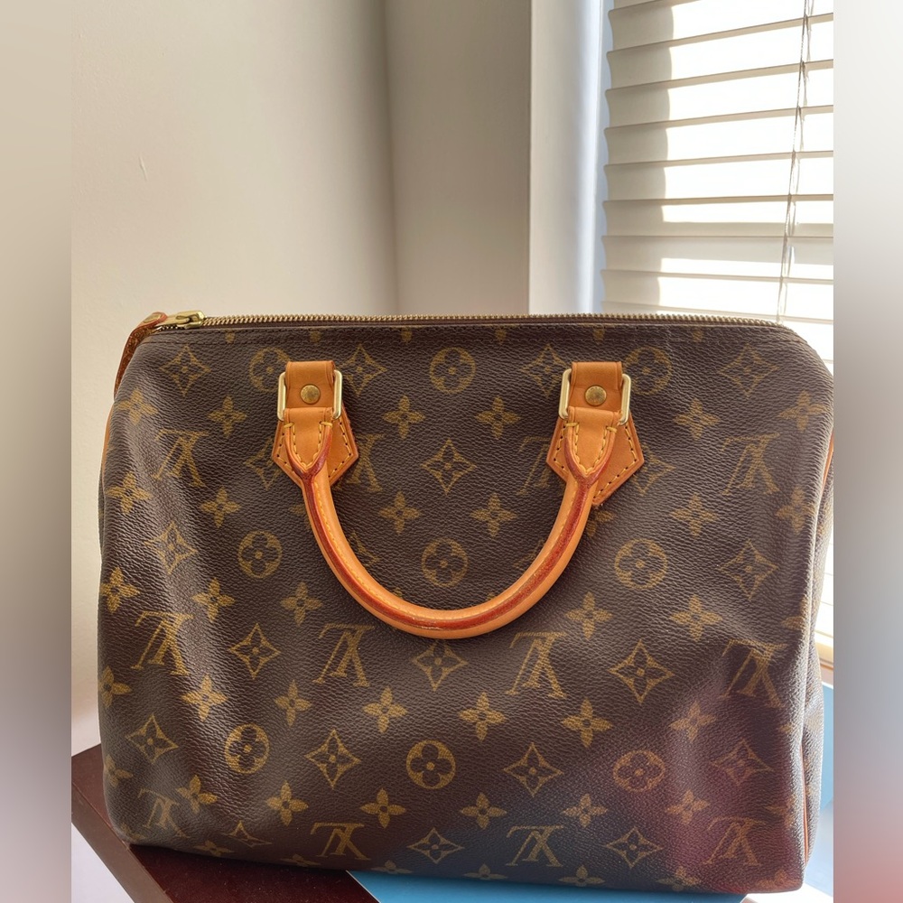 LOUIS VUITTON
Speedy 30 Monogram Canvas Duffel Bag
